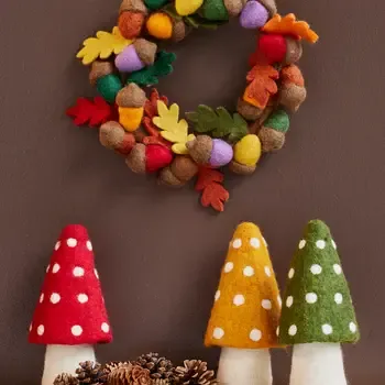 FELT ACORN WREATH