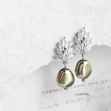 Glass Leaf Pearl Earrings Sage