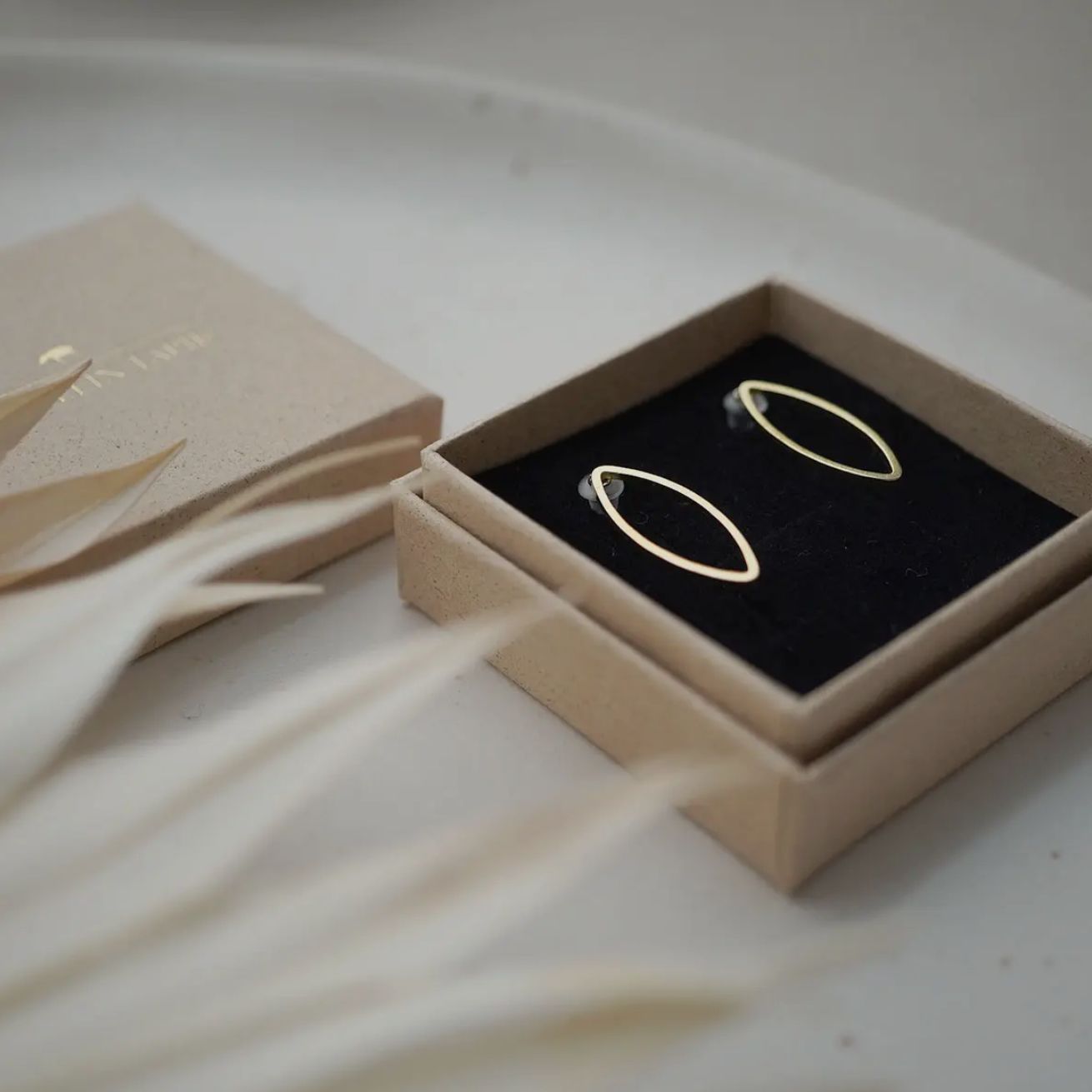 LEAF STUD EARRINGS