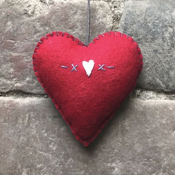 Medium Embroidered Heart Red