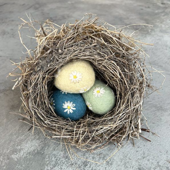 Embroidered Felt Daisy Egg Ornament