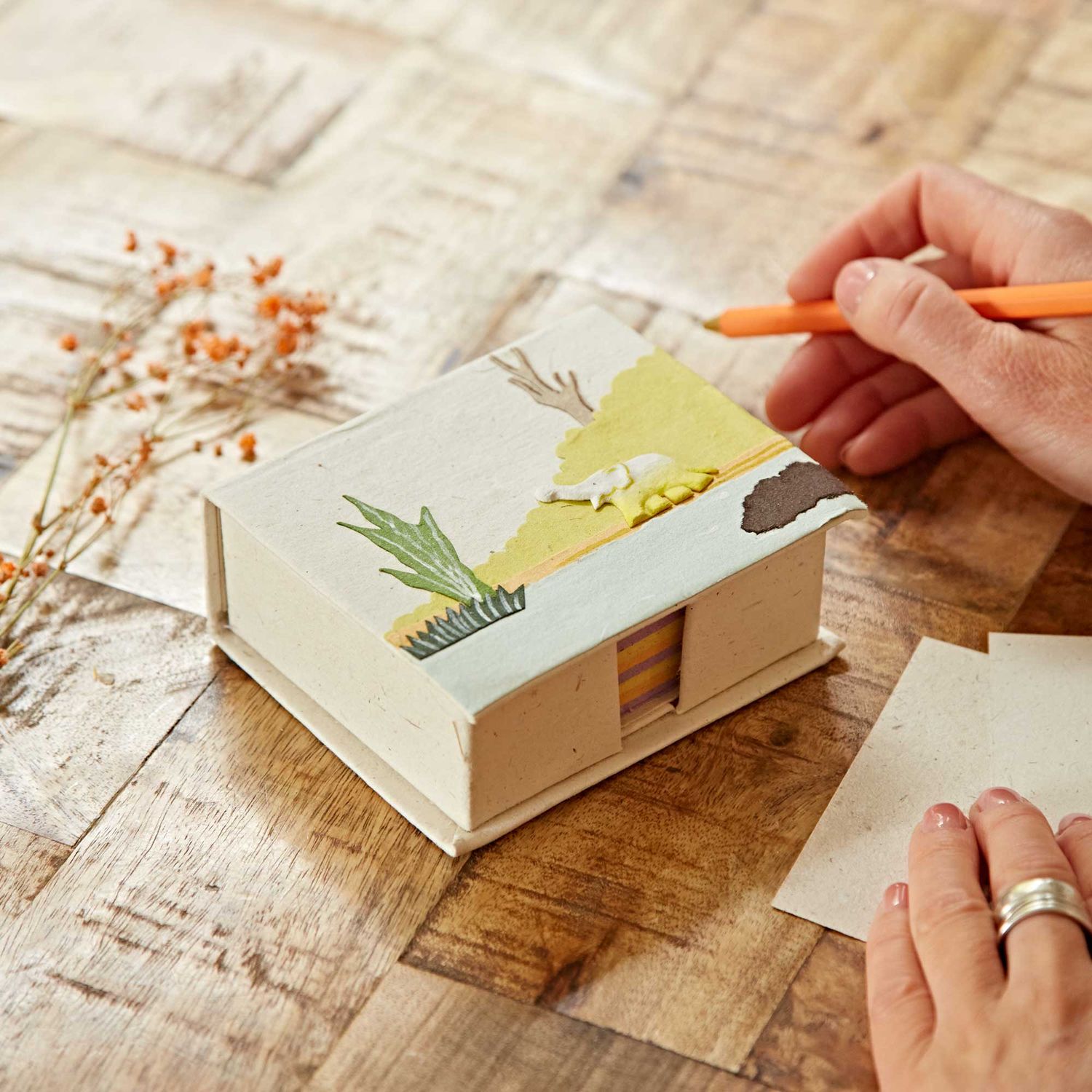 Elephant Dung Paper Note Holder, Color: Natural