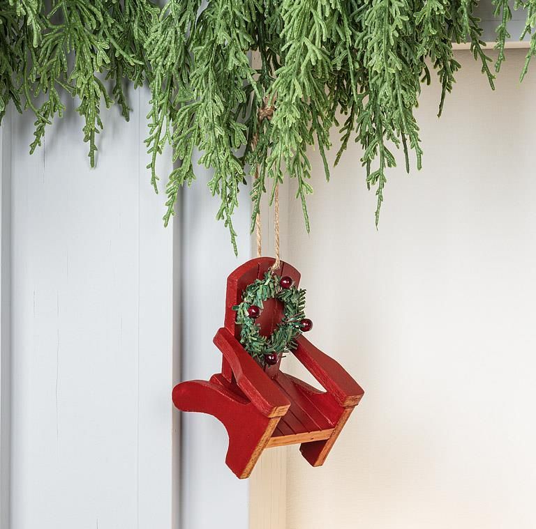 Lawn Chair Ornament With Wreath