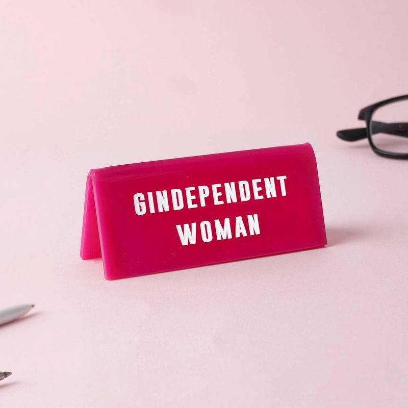 'Gindependent Woman' Pink Desk Sign
