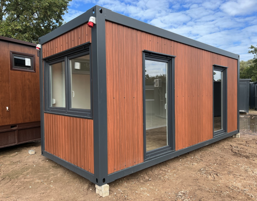 Premium Bürocontainer 6,00 x 2,44 – Die Container