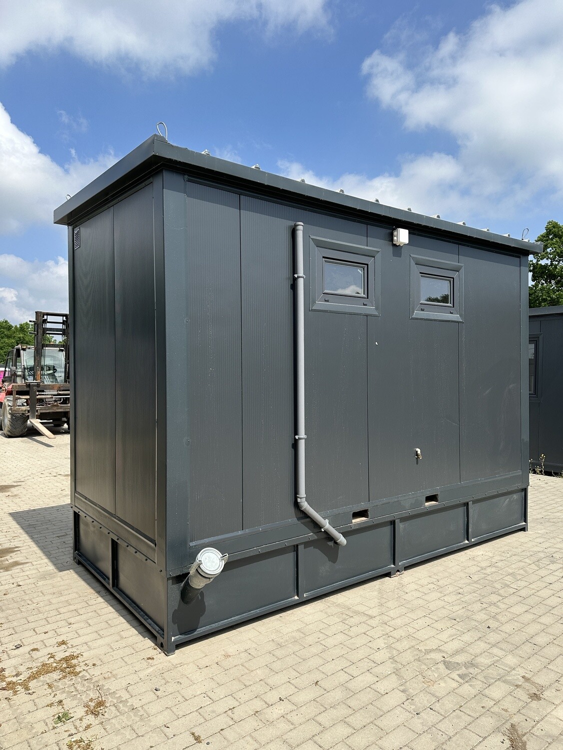 4,00 x 2,00 m Doppel-WC Container mit Duschen und Tank