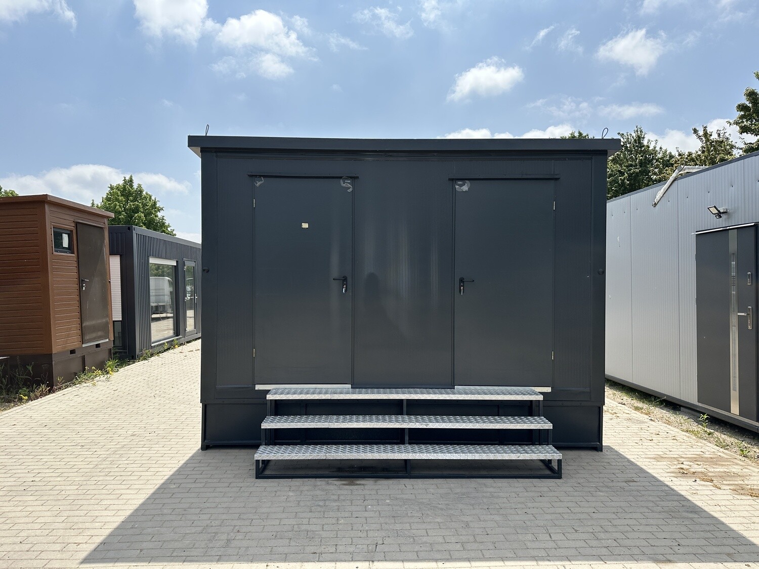 4,00 x 2,00 m Doppel-WC Container mit Duschen und Tank