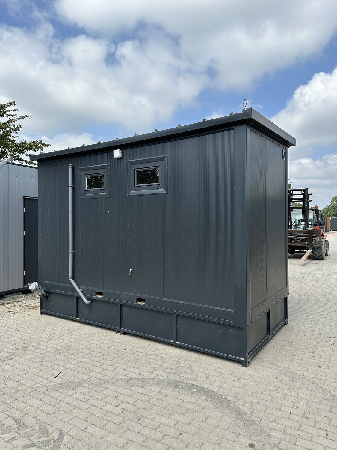 4,00 x 2,00 m Doppel-WC Container mit Duschen und Tank