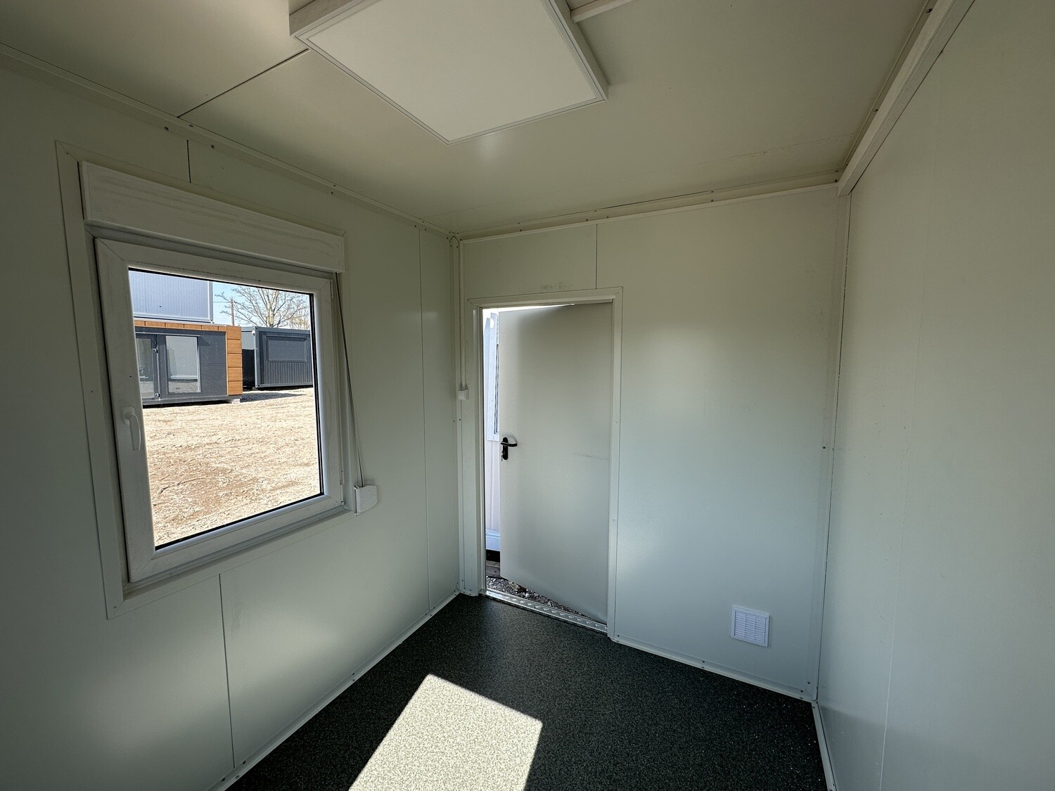 Bürocontainer 3,00 x 2,44 – Die Container