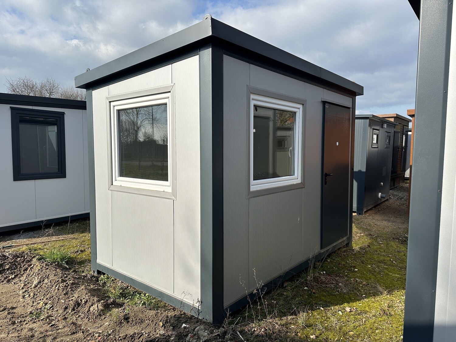 Bürocontainer 3,50 x 2,20 m – Die Container