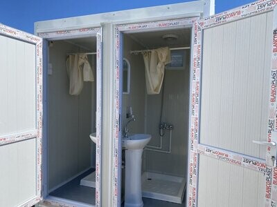 Sanitärcontainer 1,30 x 2,05 m - mit Doppel-Dusche – Die Container