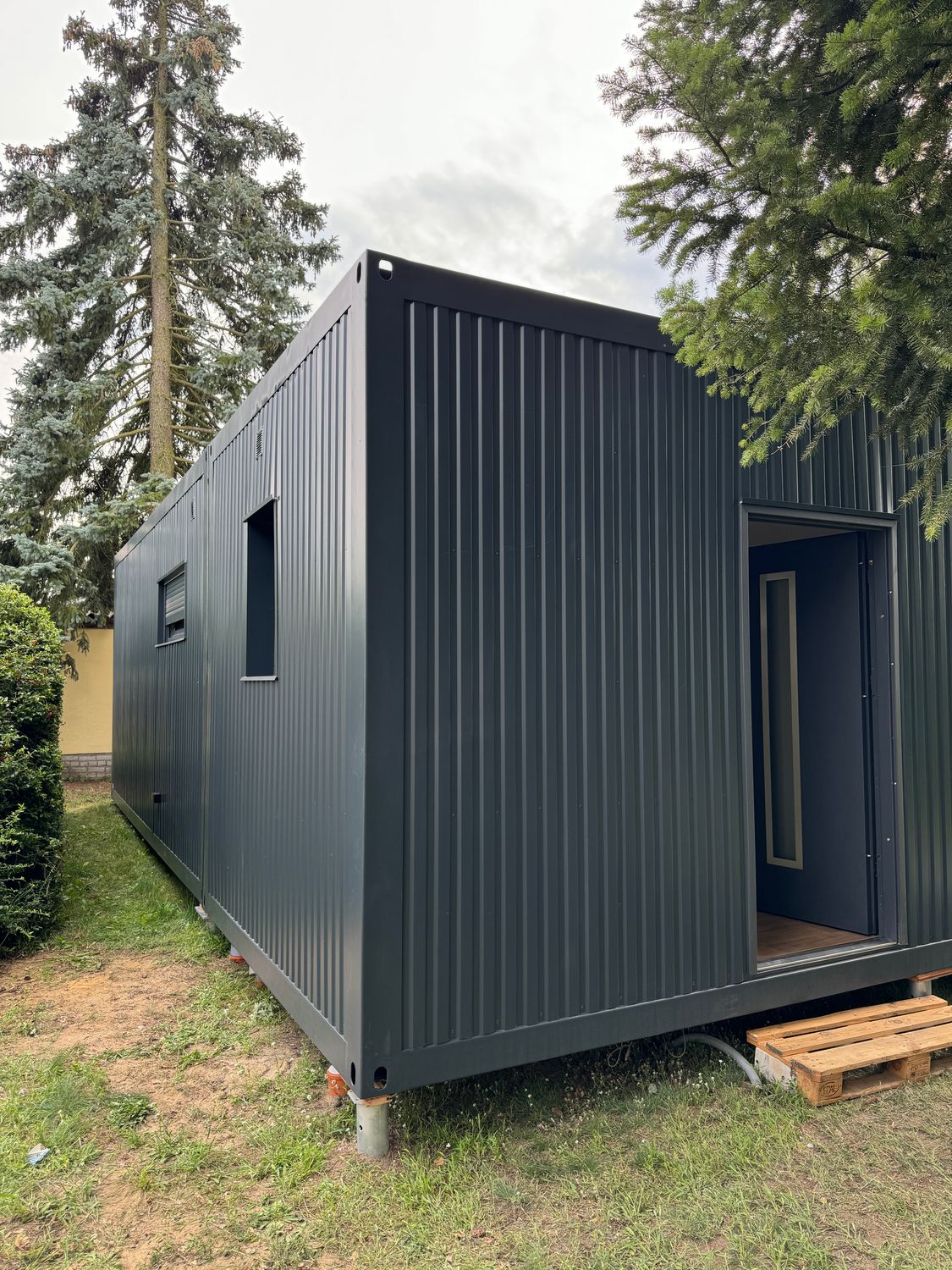Premium Tiny House / Wochenendhaus L-Form – Die Container