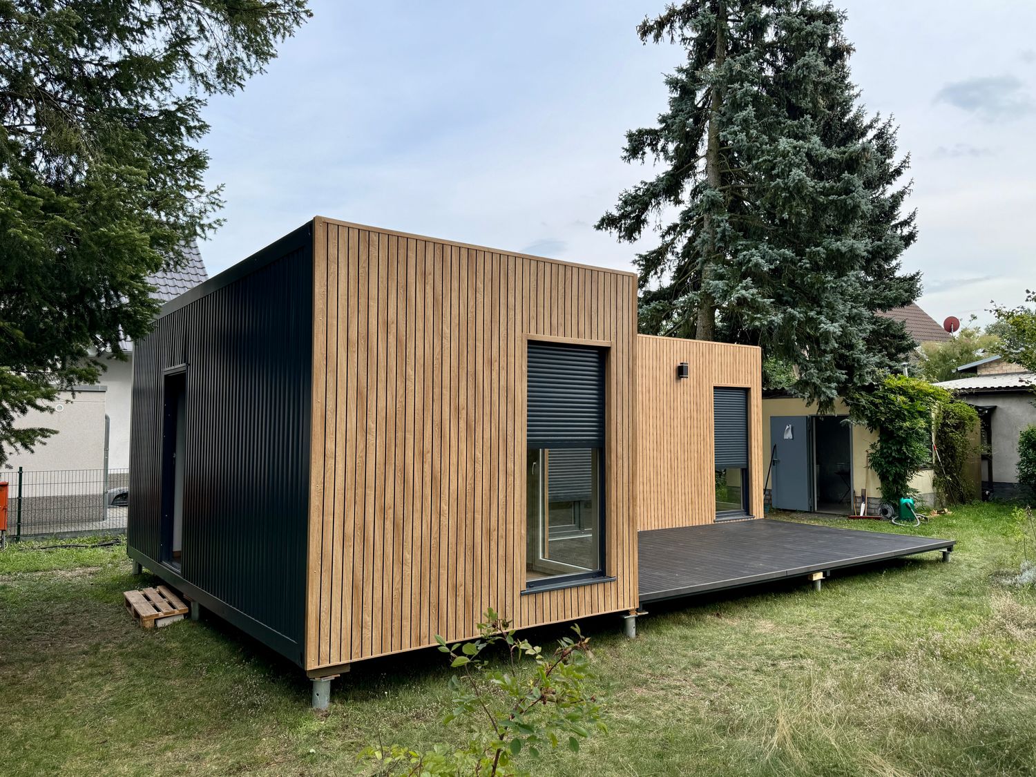 Premium Tiny House / Wochenendhaus L-Form – Die Container