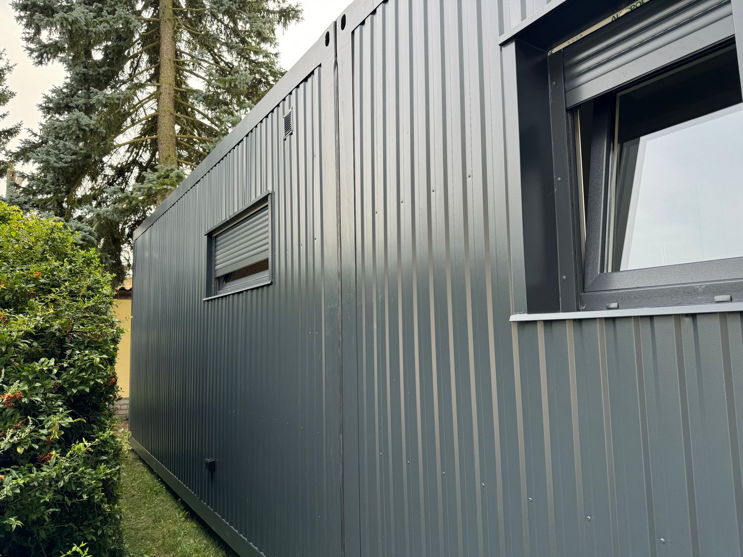 Premium Tiny House / Wochenendhaus L-Form – Die Container