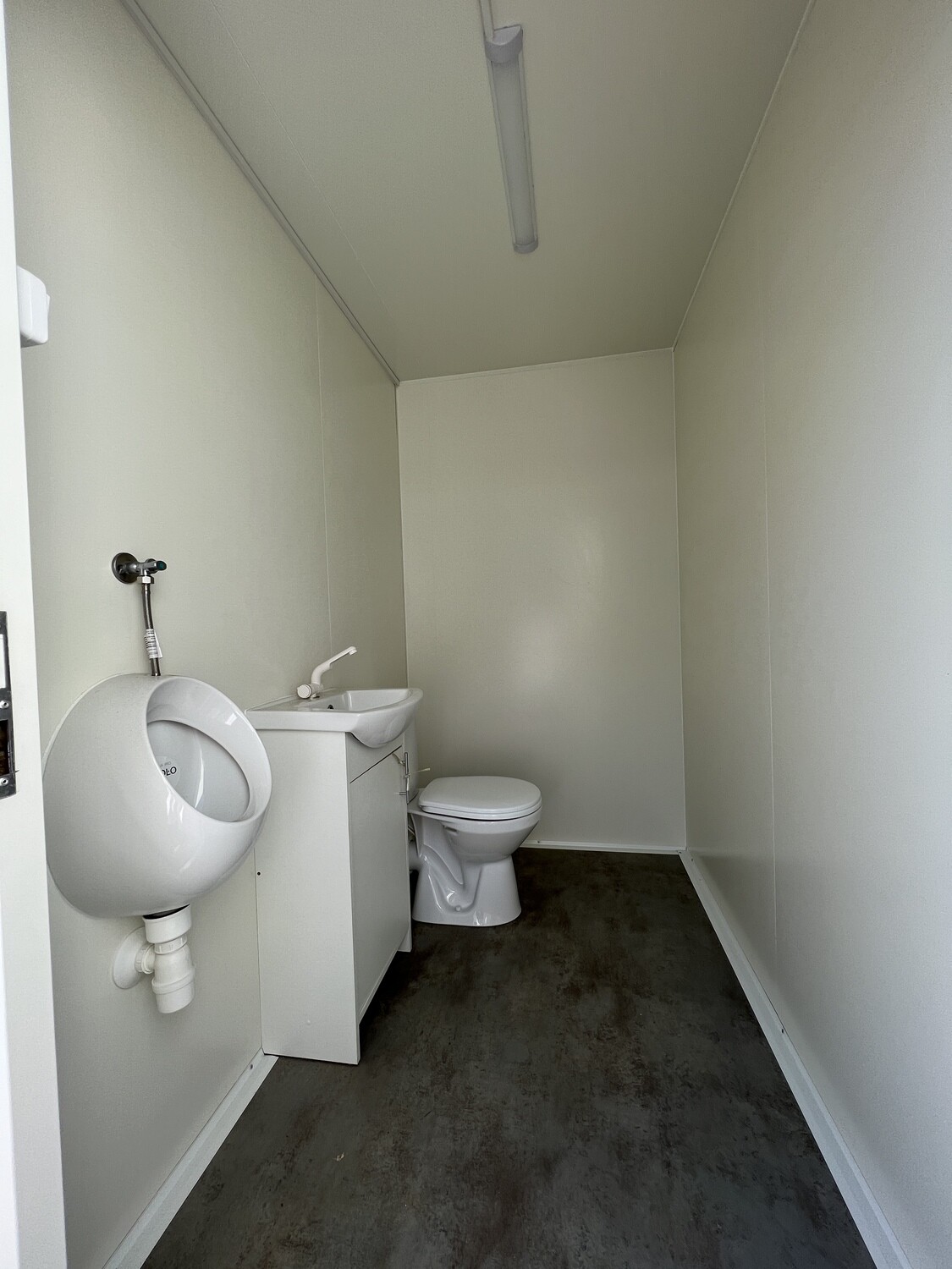 Autarker WC-Anhänger Damen/Herren mit Toilette – Die Container