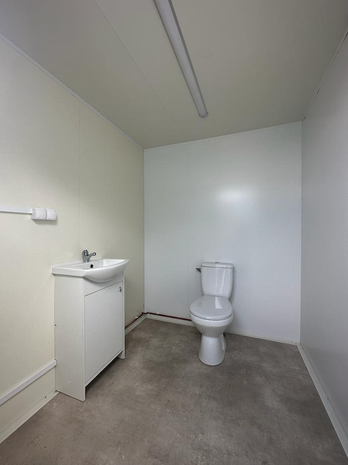 WC-Anhänger Damen/Herren mit Toilette – Die Container
