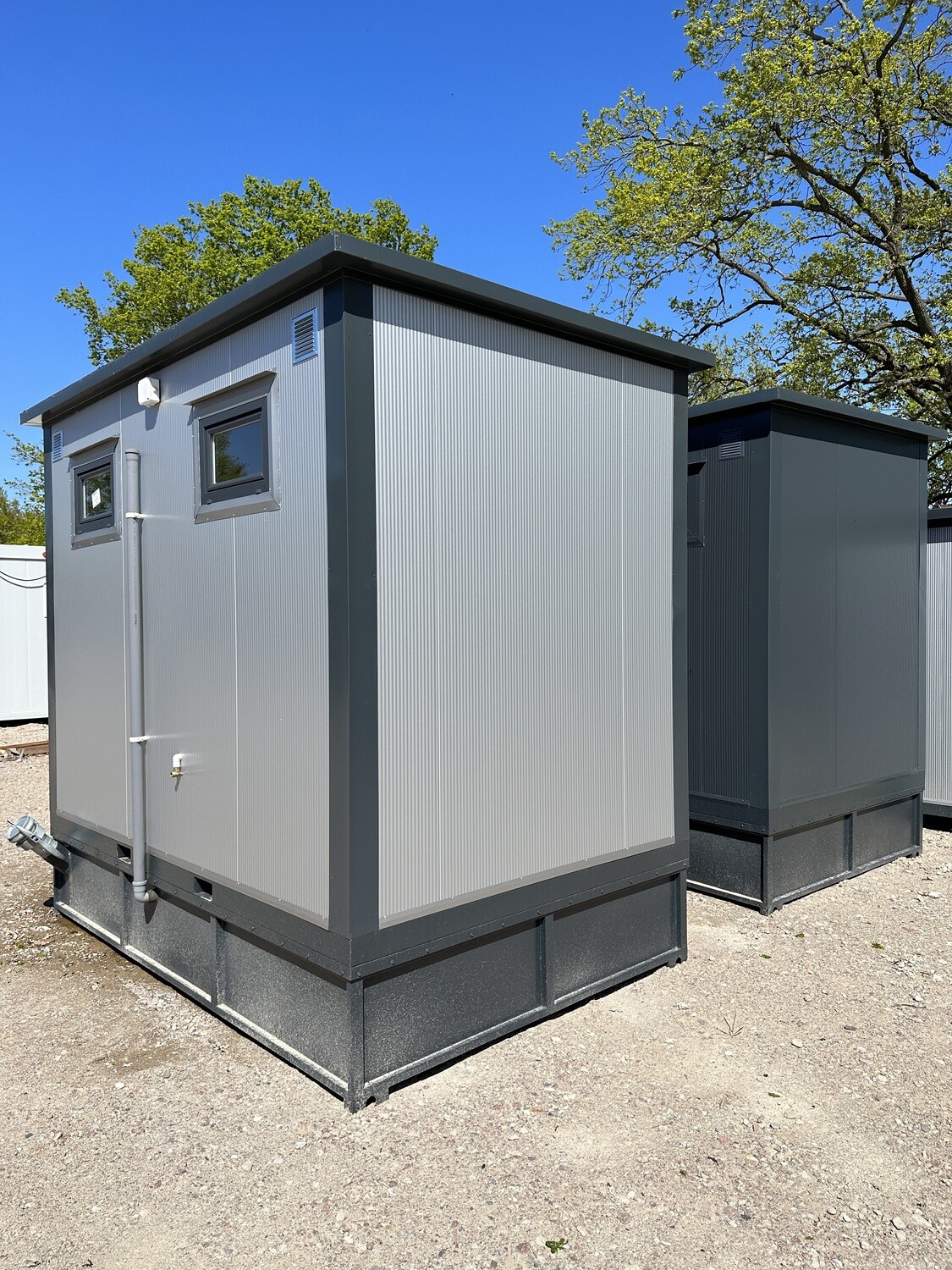 3,00 x 2,00 m Doppel-WC Container mit Fäkalientank – Die Container