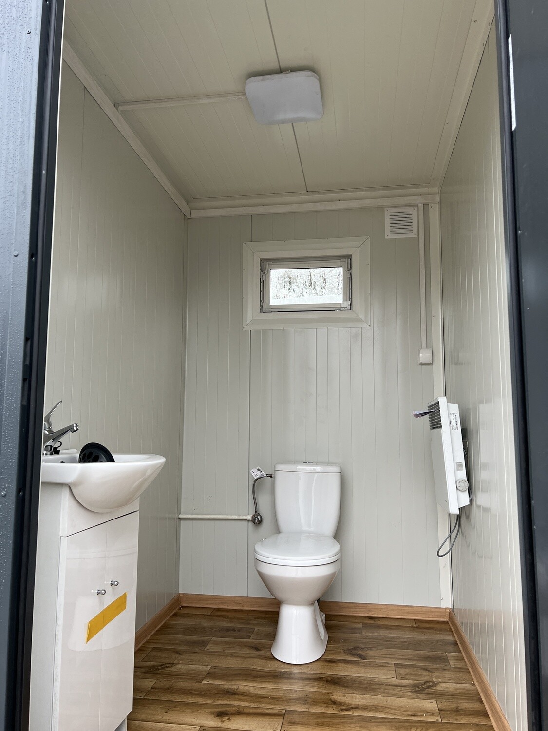3,00 x 2,00 m Doppel-WC Container mit Fäkalientank – Die Container