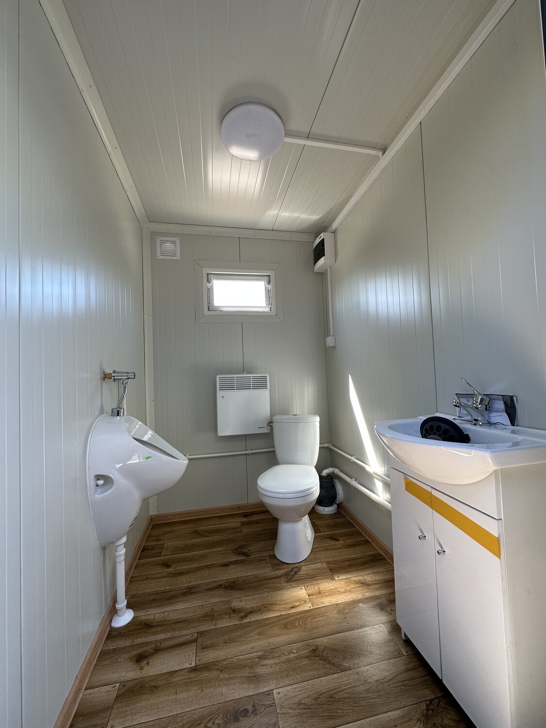 3,00 x 2,00 m Doppel-WC Container mit Fäkalientank – Die Container