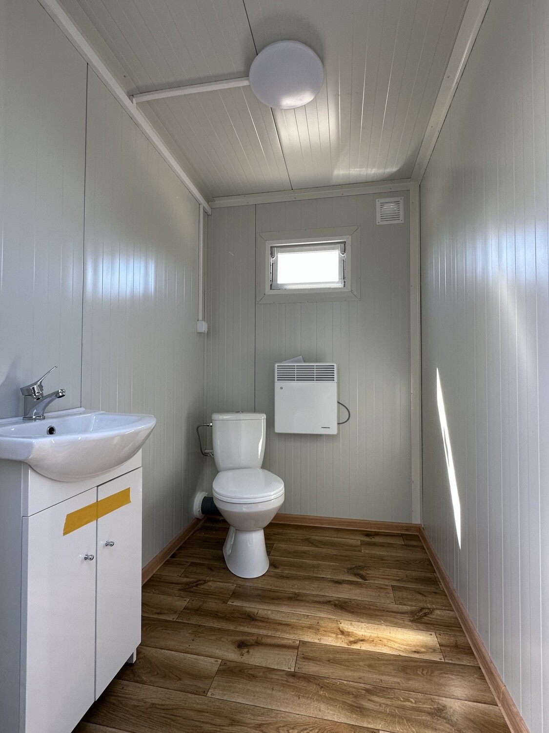 3,00 x 2,00 m Doppel-WC Container mit Fäkalientank – Die Container