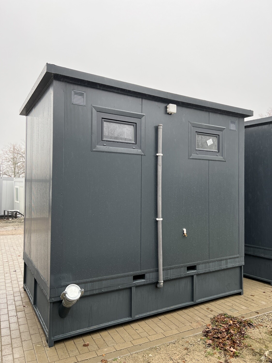 3,00 x 2,00 m Doppel-WC Container mit Fäkalientank – Die Container