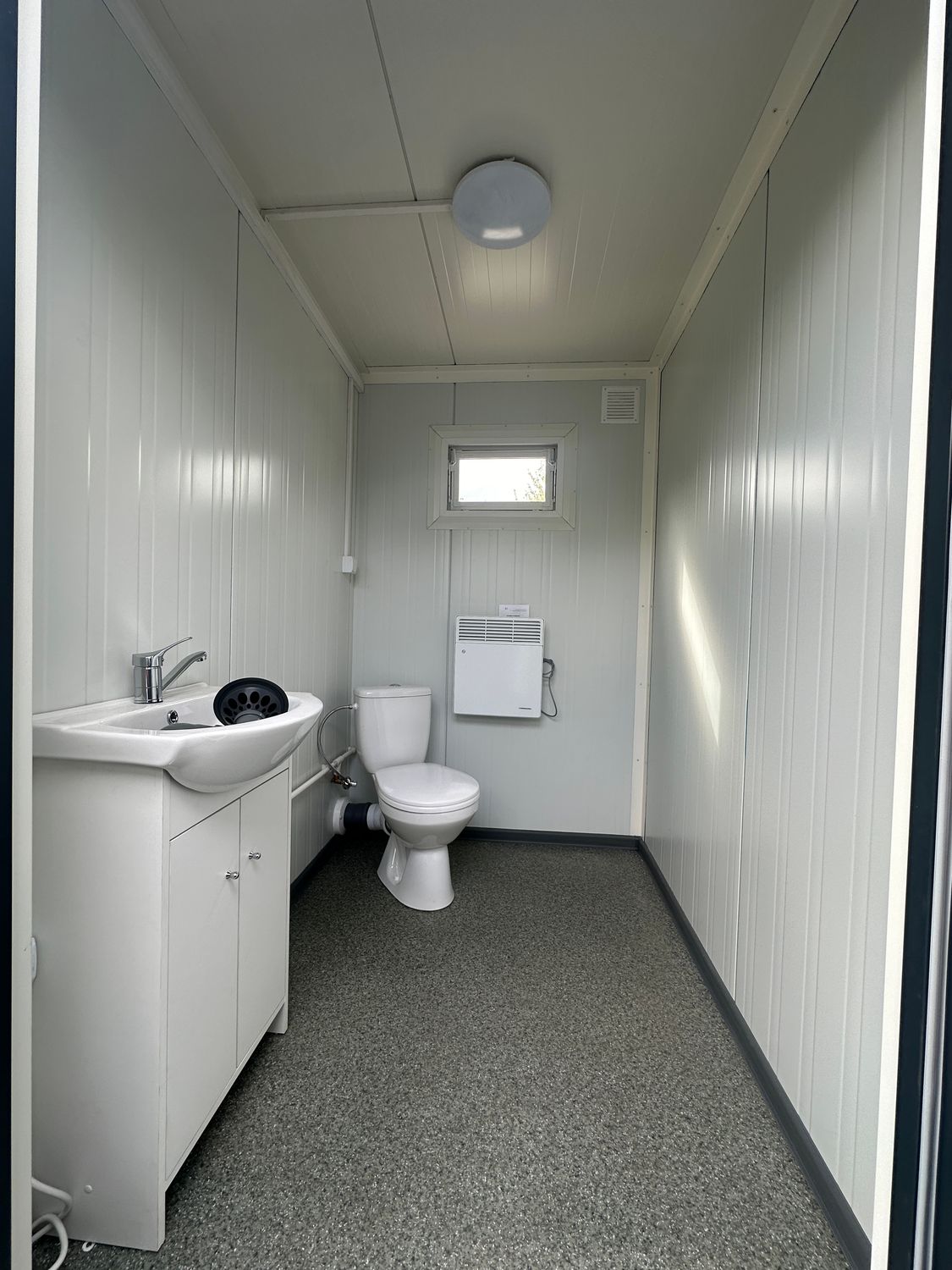 3,00 x 2,00 m Doppel-WC Container mit Fäkalientank – Die Container