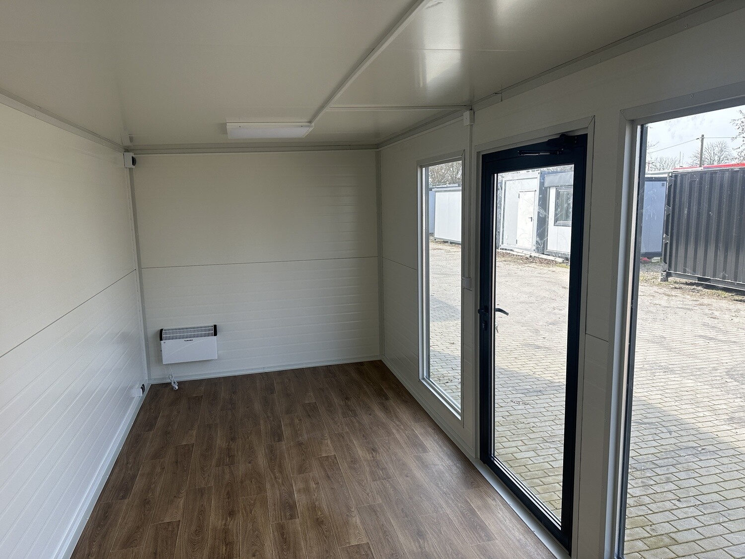 Bürocontainer 6,00 x 2,80 m – Die Container
