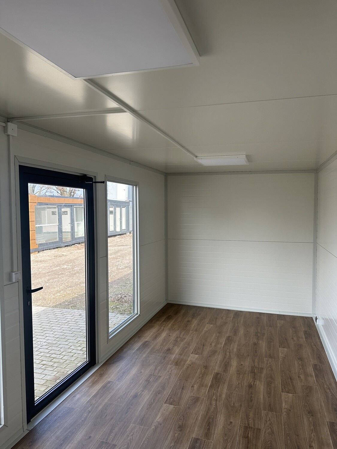 Bürocontainer 6,00 x 2,80 m – Die Container