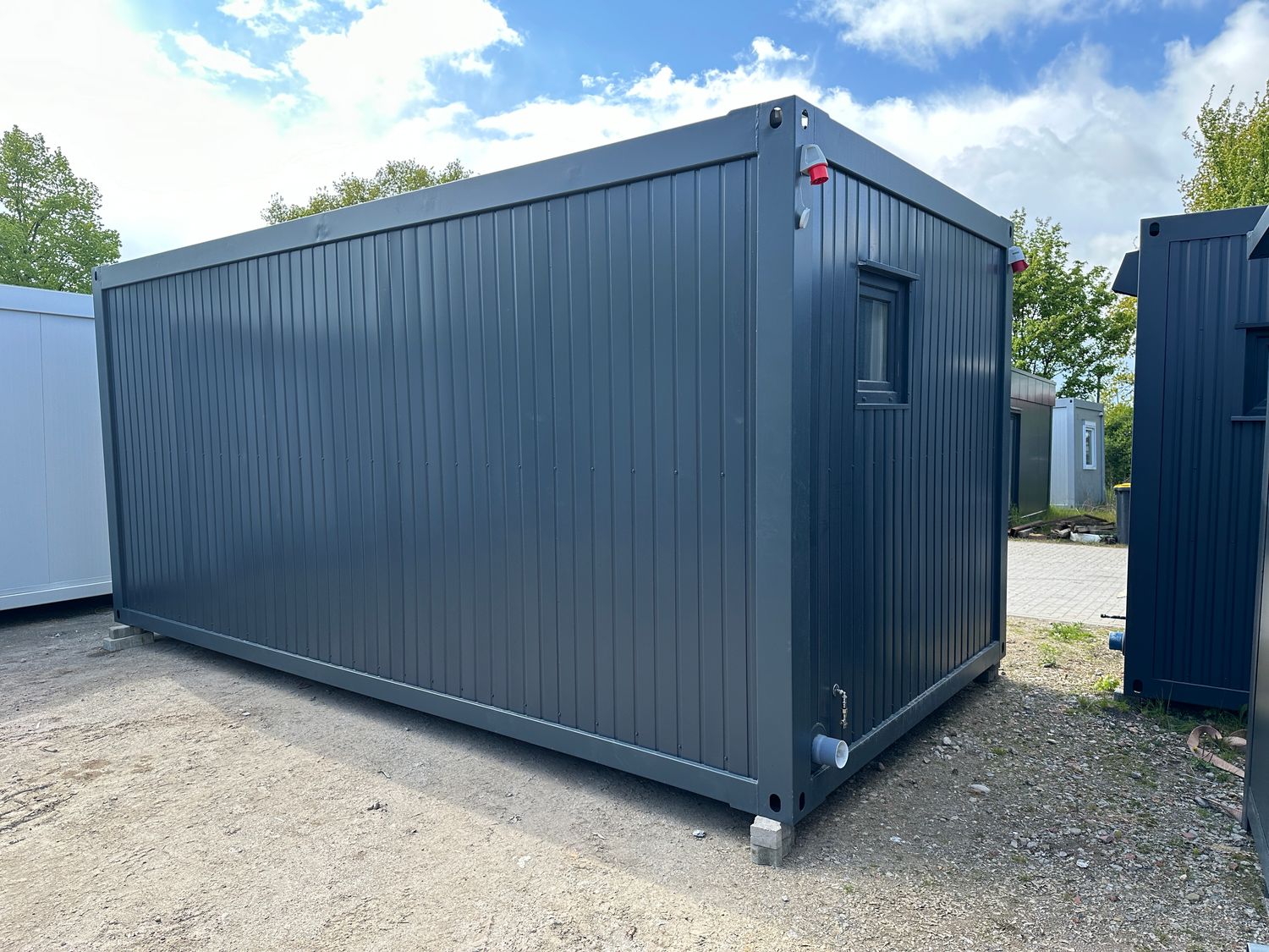 Wohncontainer 6,00 x 3,00 m mit Küchenzeile, Toilette und Dusche – Die Container