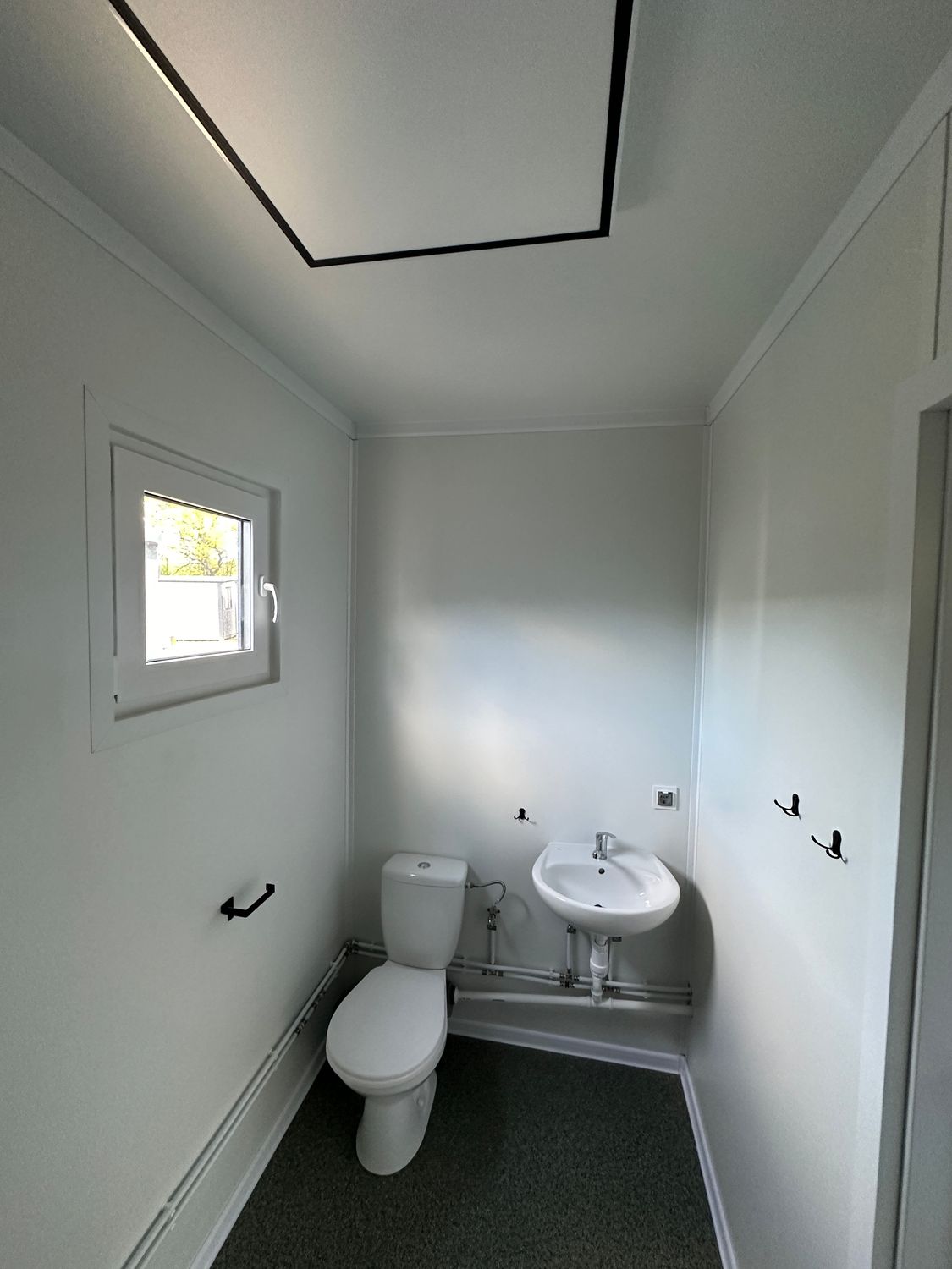 Wohncontainer 6,00 x 3,00 m mit Küchenzeile, Toilette und Dusche – Die Container