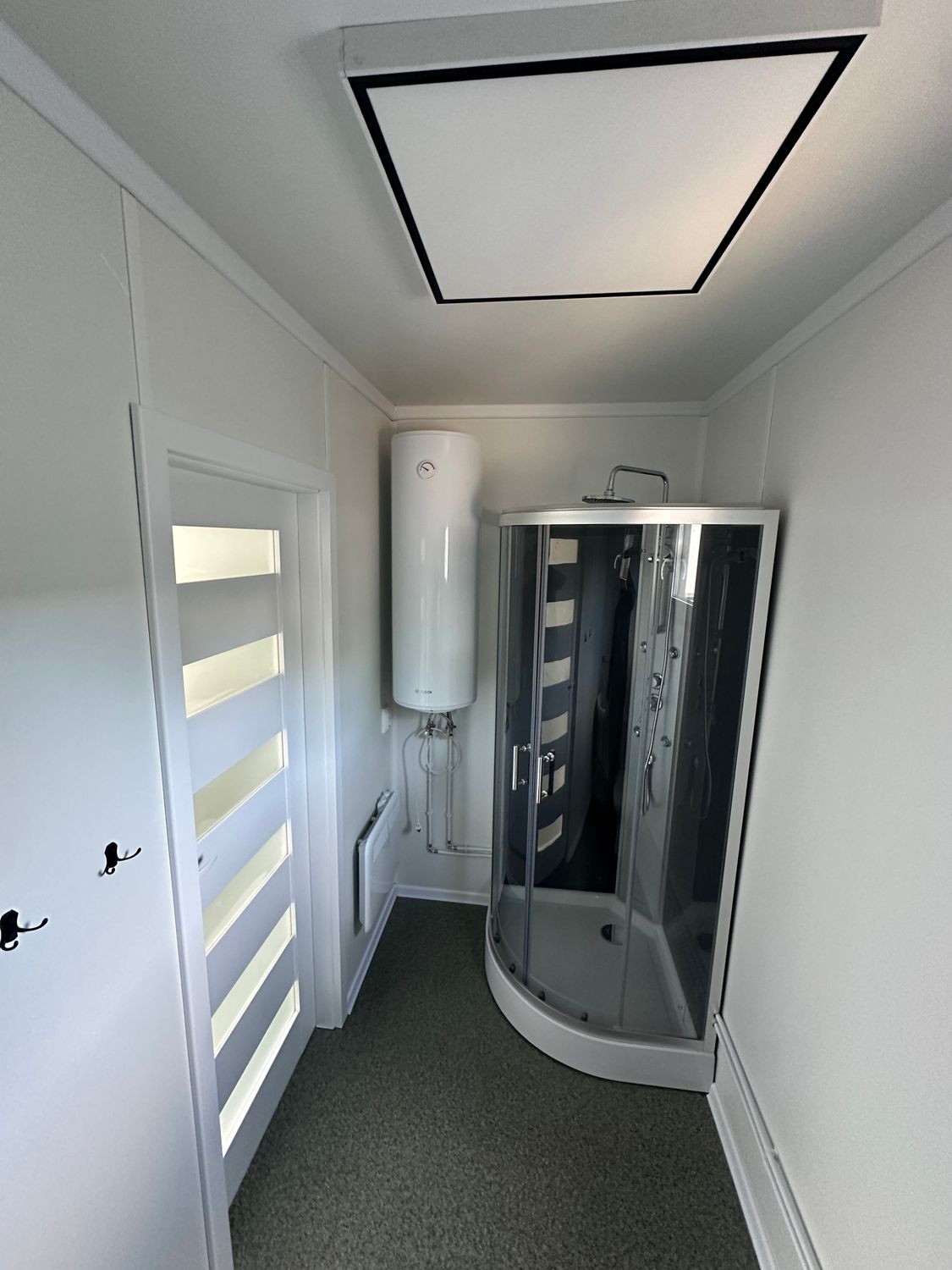 Wohncontainer 6,00 x 3,00 m mit Küchenzeile, Toilette und Dusche – Die Container