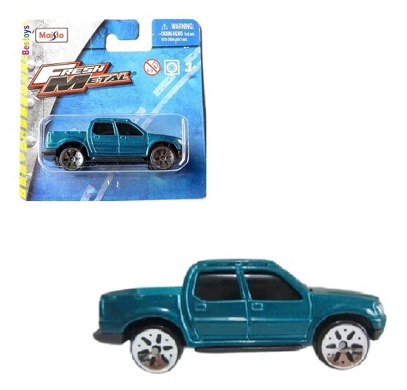 Maisto Diecast Model Car Ford Sport Trac Pickup 1/64 scale new in pack