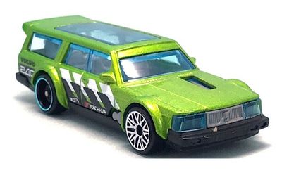 Hot Wheels 2023 245/250 Volvo 240 Drift Wagon Slammed