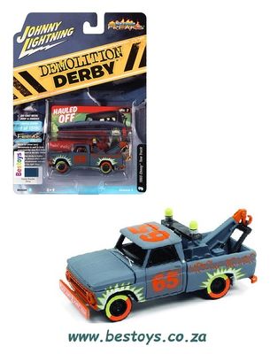 Johnny Lightning Diecast Model Car Street Freaks Chevy Chevrolet Tow Truck 1965 No 65 Demolition Derby 1/64 scale