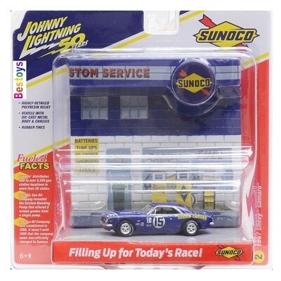 Johnny Lightning Diecast Model Car &amp; Diorama Chevy Chevrolet Camaro 1967 + Resin Service Station "Sunoco" diorama 1/64 scale