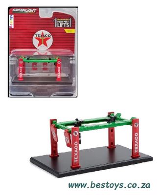 Greenlight Diecast Model Accessory Diorama Garage Workshop Four Post Lift "Texaco" 1/64 scale