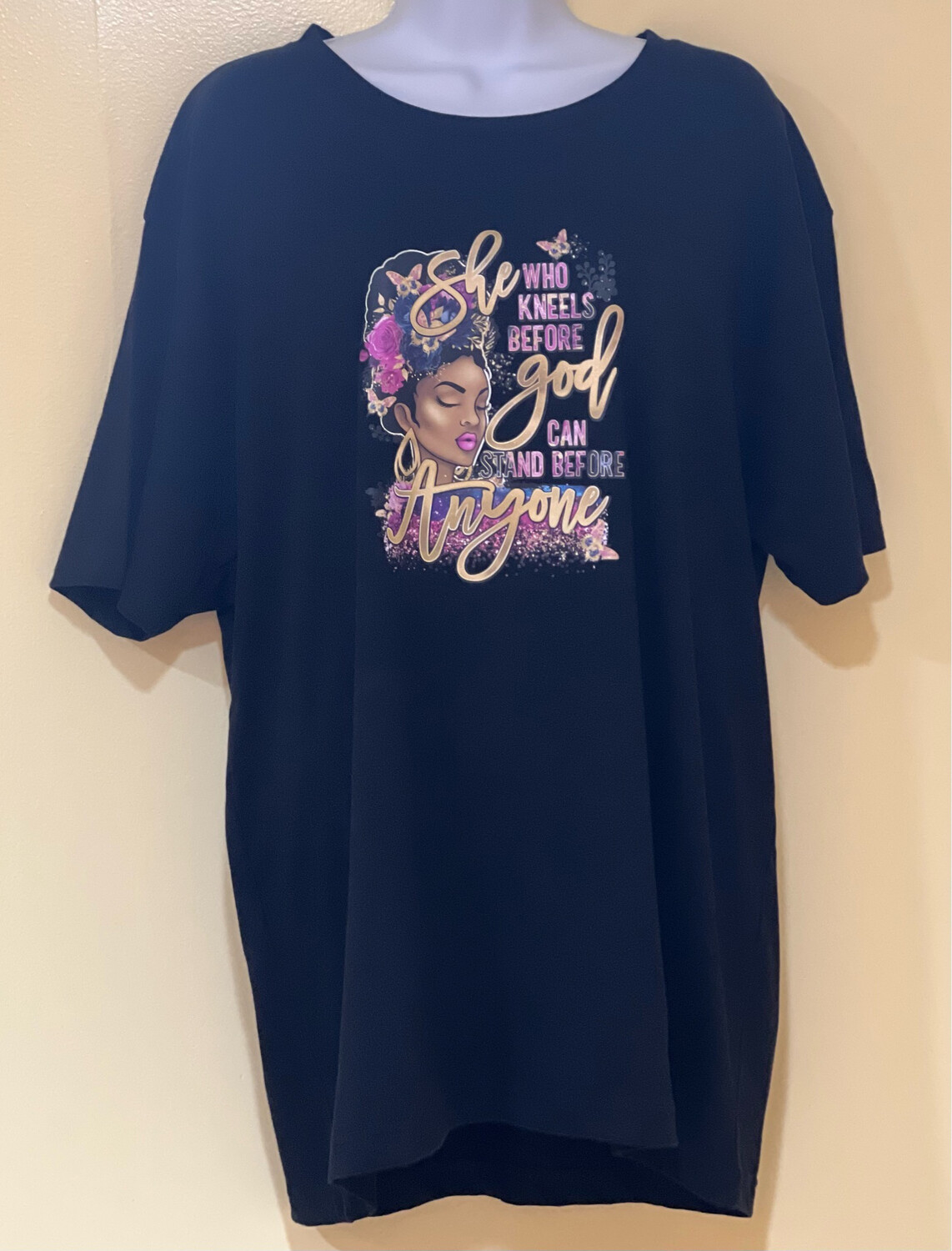 She who kneels before god can stand before anyone, women XL black crew neck t-shirt.