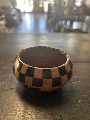 Sam&#39;s Pottery: 025 Black and Tan checkered 3 inch pot