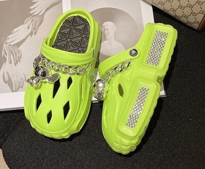 bear hole shoes women&#39;s buckle three-dimensional shoes flower decoration trendy brand accessories thick-soled shoes