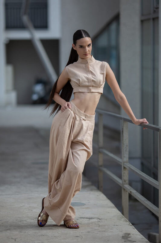 TOP OD LANA I PANTALONE ŠIROKIH NOGAVICA