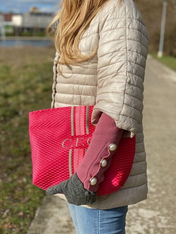 Bolso de mano rosa fucsia con rayas
