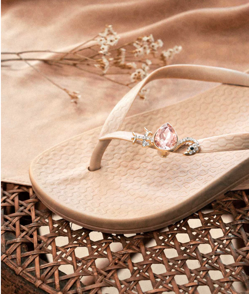 Bijoux Froufrouz pour tongs ou sandales Flamant rose doré