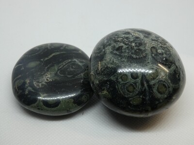 Sparrow Eye Palm Stone