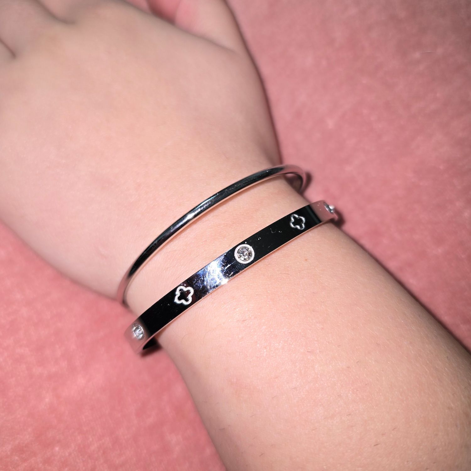 Eterna Silver Clover Bangle Set