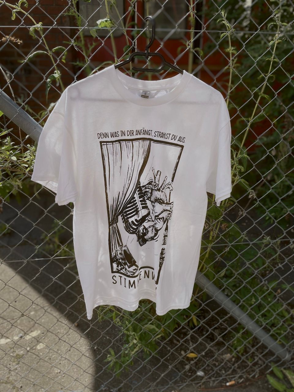 Rock T-Shirt Sänger Mikro-Herz Frontprint
Band Merch T-Shirt Rock & Metal
Festival Outfit Shirt Sänger*innen