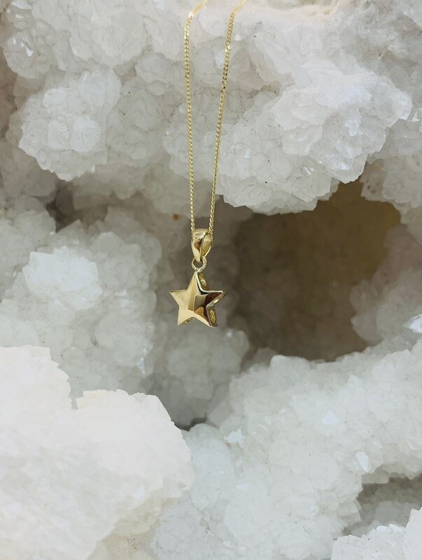 9ct GOLD STAR NECKLACE