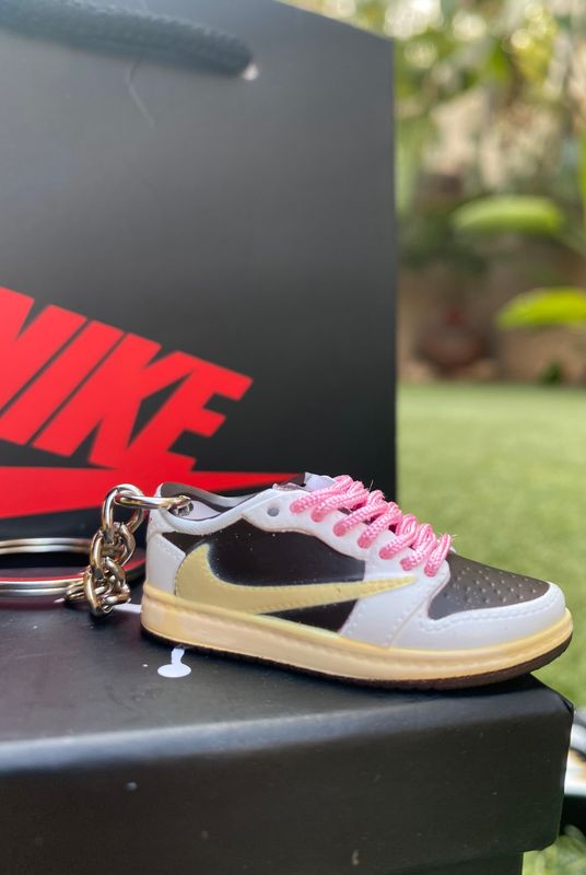 Air Jordan 1 Retro Low OG Travis Scott &quot; Reverse mocha &quot; ( Pink laces)