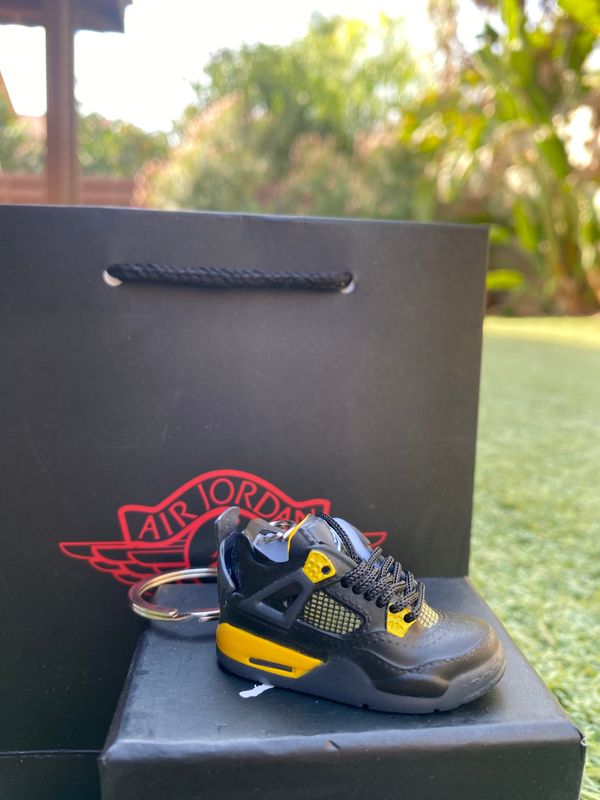 Air Jordan 4 Retro &quot; Thunder &quot;