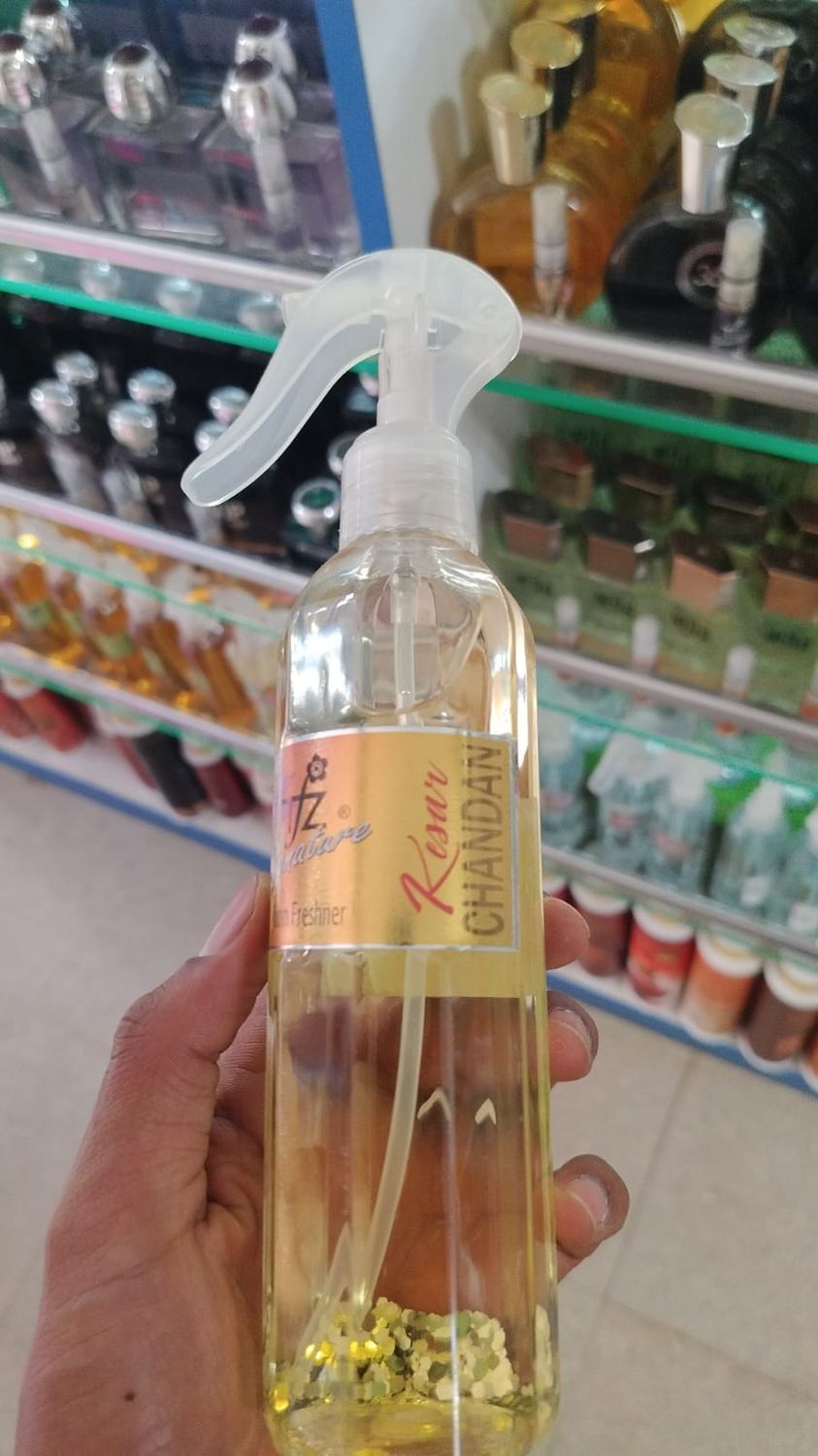 Signature Room Freshner Kesar Chandan - 270ml