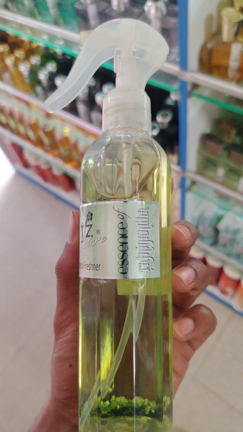 Signature Room Freshner Essence Of Rajnigandha - 270ml